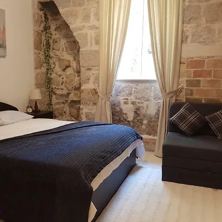 Luxury Apartment *
